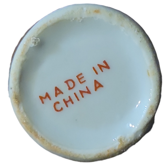 Vtg Tiny Miniature Porcelain 22Kt Gold Rim Grapes Vines Bud Vase - Picture 4 of 4